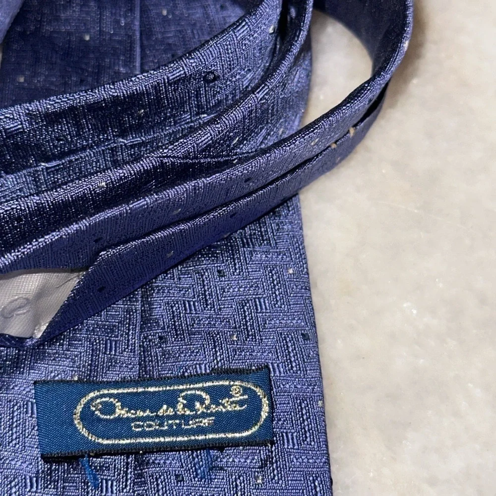 Oscar de la Renta Couture Navy Blue Silk Textured Tie